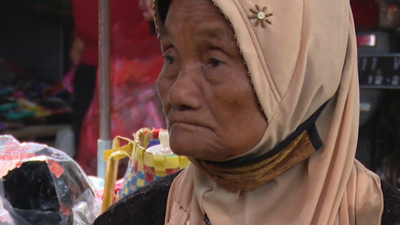 Mbah Satinem Berjuang Demi Suami Sakit dan Anak Kebutuhan Khusus, Mari Bantu