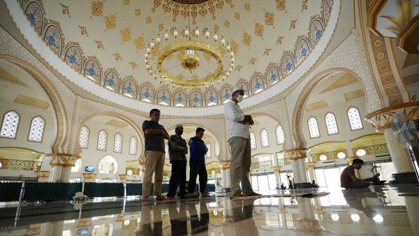 Mencari Berkah Ramadan di Masjid Izzatul Islam Bekasi