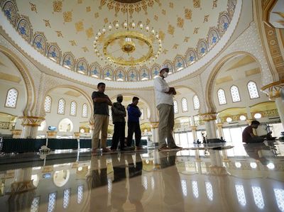 Mencari Berkah Ramadan di Masjid Izzatul Islam Bekasi