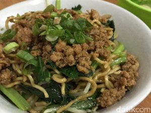 Gurih Nikmat Mie Ayam Bangka Asan yang Legendaris di Cipinang Gurih Nikmat Mie Ayam Bangka Asan yang Legendaris di Cipinang