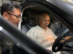 Melihat Mobil Baru H Endang Hasil Beli Pakai Uang Receh Melihat Mobil Baru H Endang Hasil Beli Pakai Uang Receh