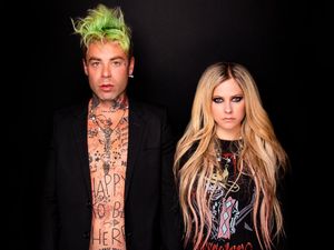 7 Fakta Mod Sun, Musisi Bergaya Nyentrik Calon Suami ke-3 Avril Lavigne 7 Fakta Mod Sun, Musisi Bergaya Nyentrik Calon Suami ke-3 Avril Lavigne