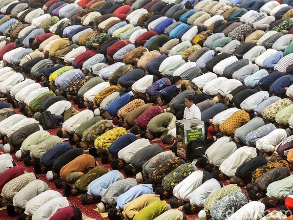 Pekan Pertama Puasa, Salat Jumat di Masjid Istiqlal Tak Berjarak