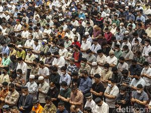 Hukum Sholat Jumat dan Syarat Wajibnya Hukum Sholat Jumat dan Syarat Wajibnya