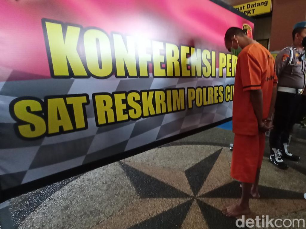 12 Gadis Cimahi-KBB Terjebak Loker Palsu, Diminta Kirim Video Tanpa Busana 12 Gadis Cimahi-KBB Terjebak Loker Palsu, Diminta Kirim Video Tanpa Busana