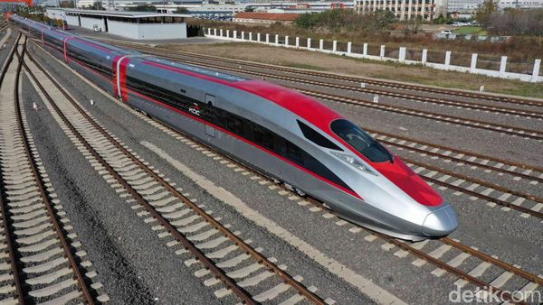 Ngejreng Banget! Ini Penampakan Perdana Kereta Cepat JKT-BDG