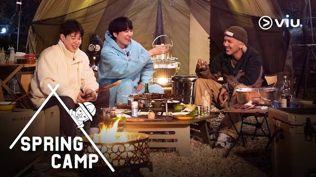 Potret P.O bersama member lainnya di Spring Camp/ Foto: viu.com Potret P.O bersama member lainnya di Spring Camp