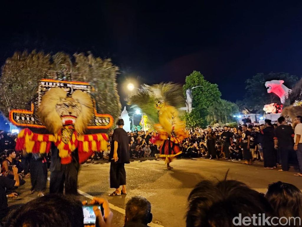 Mengenal Sejarah Reog Ponorogo yang Mau Diklaim Malaysia Mengenal Sejarah Reog Ponorogo yang Mau Diklaim Malaysia