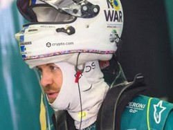 Sebastian Vettel Keliling Sirkuit Naik Skutik Berjaket Hijau, Kok Mirip Driver Ojol?