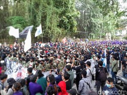 Demo Mahasiswa Tutup Jalan Arah Istana Bogor, Arus Lalin Dialihkan