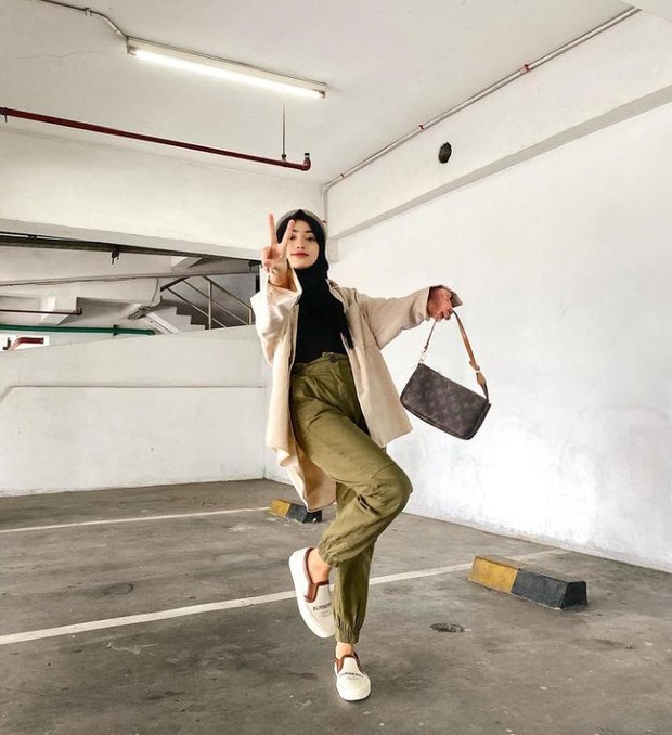 Shirin dengan Nuansa Earth Tone/Foto: instagram.com/shireeenz Shirin dengan Nuansa Earth Tone