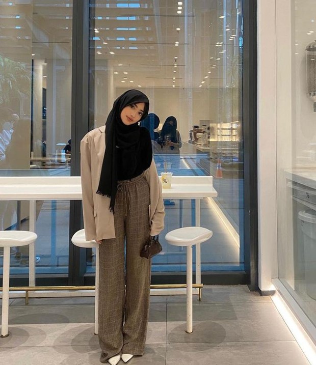 Shirin dengan Outfit Coklat/Foto: instagram/shireeenz Shirin dengan Outfit Coklat