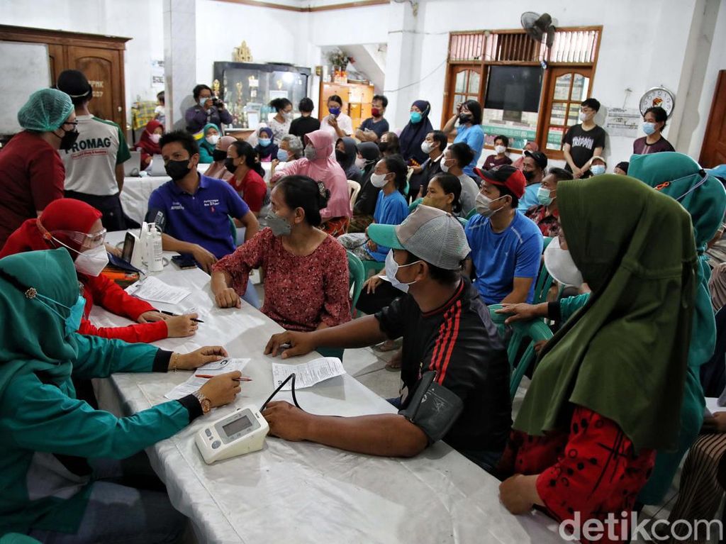 Siap Mudik Lebaran, Warga Jakarta Ramai-ramai Vaksin Booster