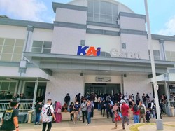 Dua Minggu Beroperasi, Warga Garut Antusias Naik Kereta Api