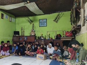 Kisah Seniman Jalanan Rangkasbitung, 26 Tahun Rawat Yatim Piatu