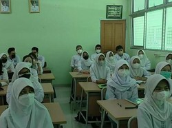 Antusiasme Siswa Ikuti PTM 100% di SMAN 68 Jakarta