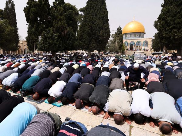 Suasana Salat Jumat Pertama di Kompleks Al Aqsa
