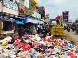 Sampah Menumpuk di Pasar, Pengelola Nunggak Retribusi ke Pemkab Pandeglang