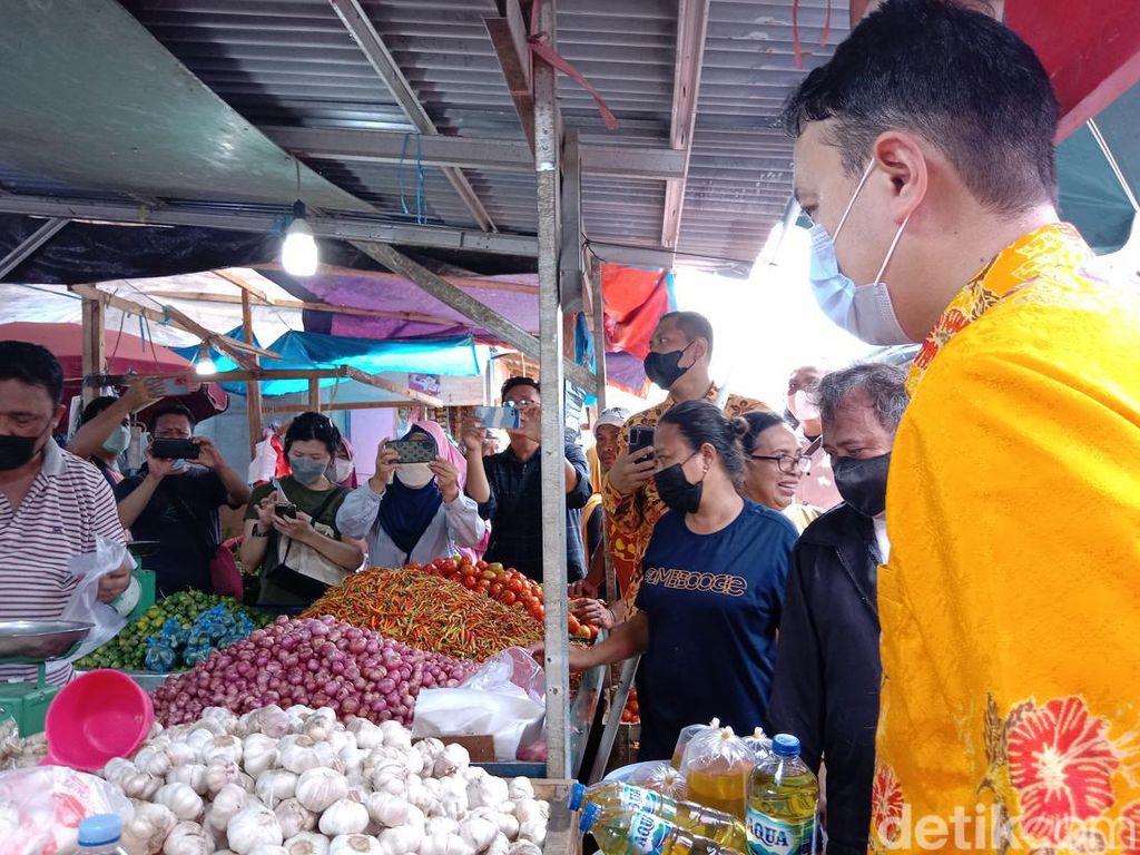 Wamendag Sidak Pasar Manado, Klaim Harga Minyak Goreng Terkendali-Stok Aman