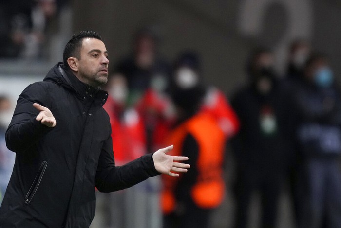Barcelonas head coach Xavi Hernandez reacts during the Europa League quarter final, first leg soccer match between Eintracht Frankfurt and Barcelona at the Commerzbank Arena in Frankfurt, Germany, Thursday, April 7, 2022. (AP Photo/Michael Probst)
