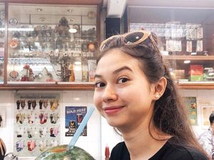 Yuki Kato Pemeran Pretty Little Liars, Ternyata Doyan Ngopi Yuki Kato Pemeran Pretty Little Liars, Ternyata Doyan Ngopi