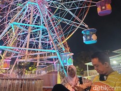Bianglala di Alun-alun Lamongan Kembali Beroperasi, Cocok untuk Ngabuburit Lho