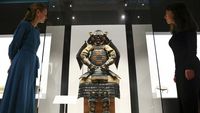 Kerajaan Inggris Pamer Koleksi Artefak Jepang, Ada Lukisan hingga Baju Zirah