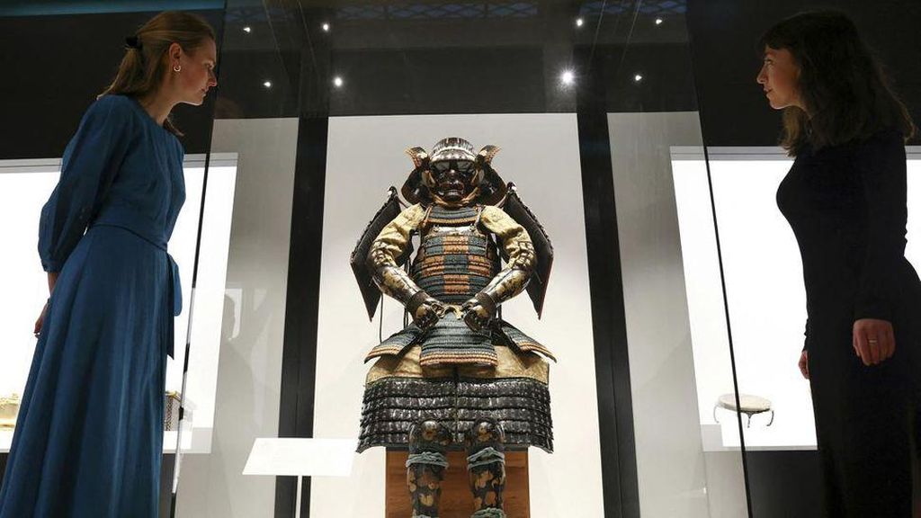 Kerajaan Inggris Pamer Koleksi Artefak Jepang, Ada Lukisan hingga Baju Zirah