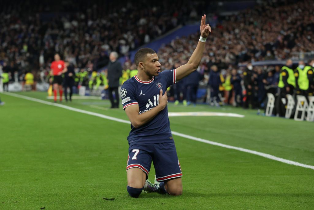 MADRID, SPAIN - MARCH 09: Kylian Mbappe of Paris Saint-Germain celebrates scoring their opening goal during the UEFA Champions League Round Of Sixteen Leg Two match between Real Madrid and Paris Saint-Germain at Estadio Santiago Bernabeu on March 09, 2022 in Madrid, Spain. (Photo by Gonzalo Arroyo Moreno/Getty Images)