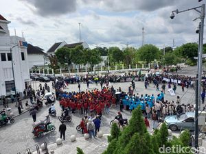BEM se-DIY Demo di Titik 0 Km, Tolak Presiden 3 Periode-Turunkan BBM BEM se-DIY Demo di Titik 0 Km, Tolak Presiden 3 Periode-Turunkan BBM