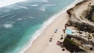 Pantai Melasti, Wisata Hits-Spot Foto Instagramable di Bali Selatan