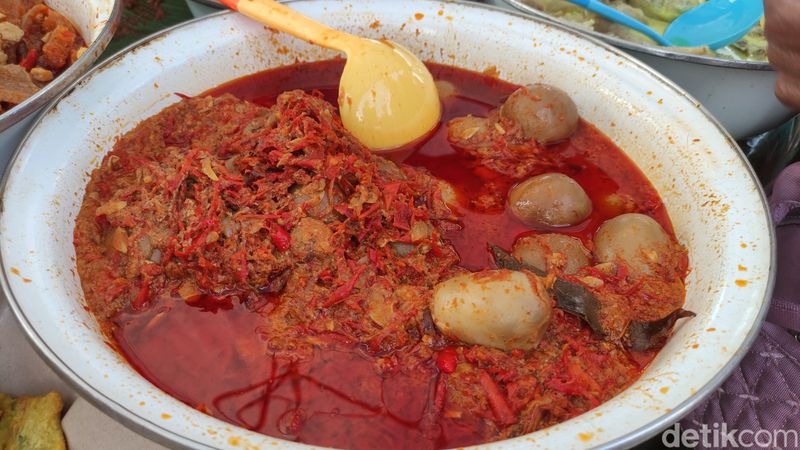 Petis Bumbon kuliner khas Kota Semarang yang hadir setiap bulan Ramadan. Petis Bumbon kuliner khas Kota Semarang yang hadir setiap bulan Ramadan.