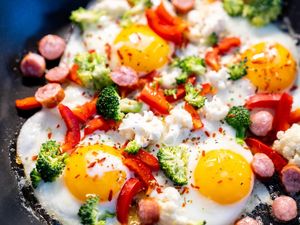 3 Resep Telur Goreng Sosis yang Praktis, Gurih Enak Buat Sarapan 3 Resep Telur Goreng Sosis yang Praktis, Gurih Enak Buat Sarapan