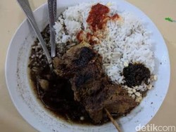 Bikin Ngiler! Sate Komoh Pasuruan, Potongan Dagingnya Jumbo dan Kaya Rempah
