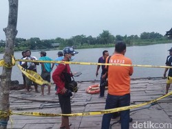 Operasional Perahu Tambang Disetop Usai Satu Keluarga Tercebur Sungai Brantas