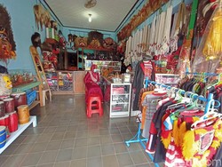 Penjual Suvenir Reog Ponorogo Sambat, Lapak Sepi-Omzet Turun