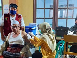 Satgas COVID-19 Banyuwangi Gelar Vaksinasi di Ponpes Hingga Masjid
