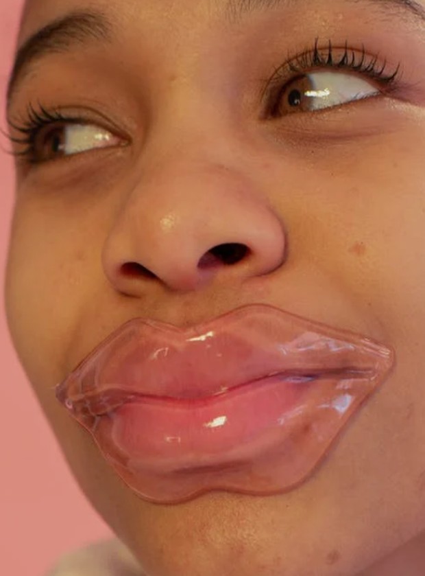 Aplikasikan Lip Mask pada Malam Hari