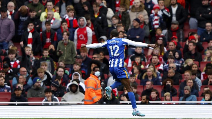 Brighton's goalkeeper Robert Sanchez makes a save in front of Arsenal's Gabriel Martinelli, center left, during the English Premier League soccer match between Arsenal and Brighton and Hove Albion at Emirates stadium in London, Saturday, April 9, 2022. (AP Photo/Ian Walton)