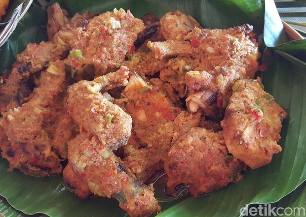 Ayam Iloni Beda Dengan Ayam Bakar Pasaran/Foto : food.detik.com/detikFood Ayam Iloni Beda Dengan Ayam Bakar Pasaran/Foto : food.detik.com/detikFood