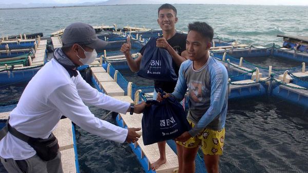 Bantuan Paket Kebutuhan Ramadan untuk Warga Pesisir