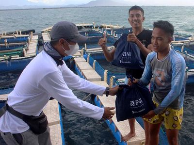 Bantuan Paket Kebutuhan Ramadan untuk Warga Pesisir