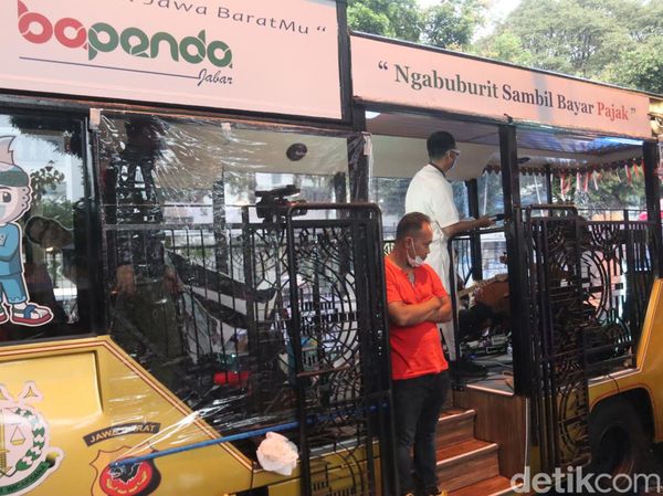 Bayar Pajak Sambil Ngabuburit di Alun-alun Bandung