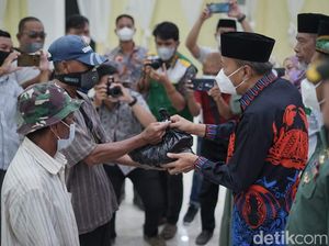 Baznas Bone Salurkan 2.000 Paket Sembako Selama Ramadan Senilai Rp 300 Juta Baznas Bone Salurkan 2.000 Paket Sembako Selama Ramadan Senilai Rp 300 Juta
