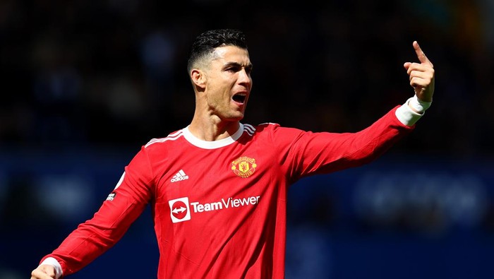 LIVERPOOL, ENGLAND - APRIL 09: Cristiano Ronaldo of Manchester United reacts during the Premier League match between Everton and Manchester United at Goodison Park on April 09, 2022 in Liverpool, England. (Photo by Clive Brunskill/Getty Images)