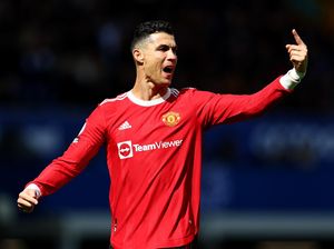 Fans Ini Dipukul Ronaldo, Tangannya Lebam dan HP Hancur