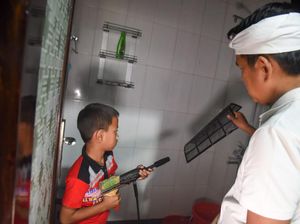 Pertemuan Haru Dedi Mulyadi dengan Bocah Tukang Servis AC