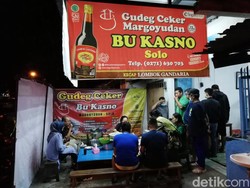 Gudeg Ceker Bu Kasno, Enggak Ramadan pun Buka di Jam Saur