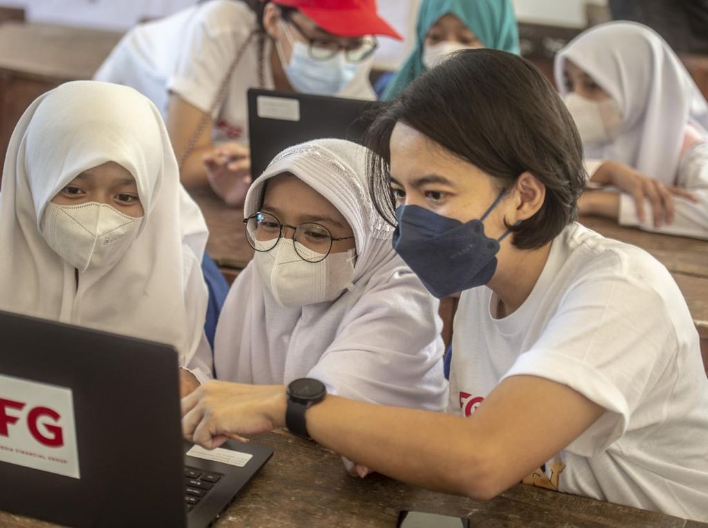 Bantuan Fasilitas Pendidikan untuk Siswa di Bogor