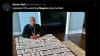 Leicester City sendiri pasti merasa beruntung banget menjual mahal Harry Maguire ke MU. Kipas-kipas duit, nih. (Foto: Twitter @trollafooty3)